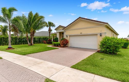 545 Lake Manatee Way, Fort Pierce FL  34986-1775 exterior