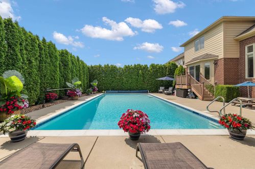 21192 Strawberry Hills Dr, Macomb Township MI 48044-2277 exterior