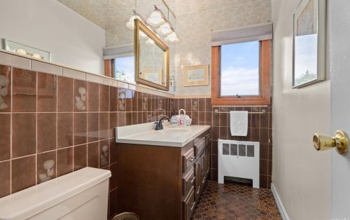 2 Furth Rd, Valley Stream NY 11581-2531 exterior