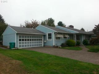 426 105th Ave, Portland, OR 97216-2720