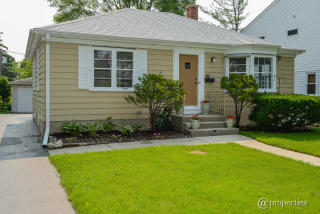 471 Elm Ave, Elmhurst, IL 60126-2330