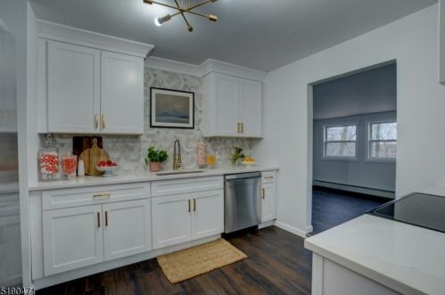 15 Normandy Cir, Hopatcong NJ  07843-1840 exterior