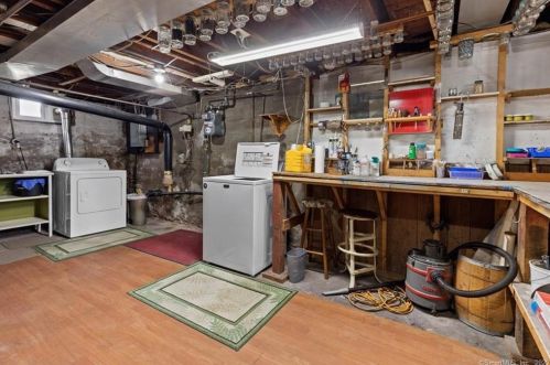 52 Delmont St, Manchester CT 06042-3510 exterior