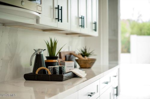 5801 30th St, Phoenix AZ  85016-2401 exterior