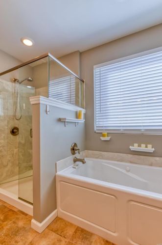 2880 Woodbridge Est Dr, Saint Louis MO 63129-5723 exterior