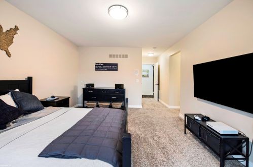 1140 Autumnview Dr, Rochester MI 48307-6060 exterior