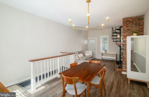 807 18 St, Philadelphia PA 19130-1502 exterior