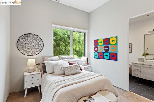 1550 Grand View Dr, Berkeley CA 94705-1637 exterior