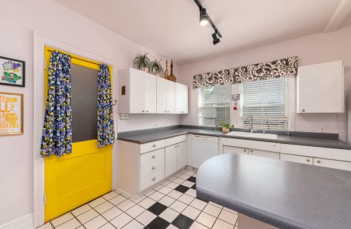 1616 51, Milwaukee WI 53208-2217 exterior