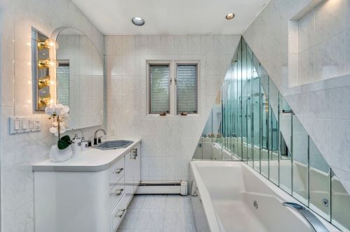 624 Caledonia Rd, Huntington Station NY 11746-5116 exterior