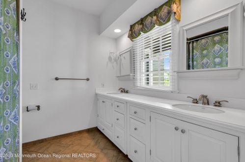 767 Ave, Point Pleasant Beach NJ 08742-5315 exterior