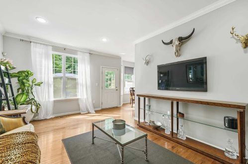 27 Cornwall Ln, Middletown NY 10940-5077 exterior