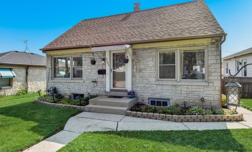 3542 5th Pl, Milwaukee, WI 53207-3207