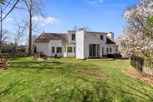 2332 Divot Dr, Saint Louis MO 63131-3240 exterior