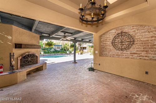 5925 Mina Vis, Tucson AZ 85718-4128 exterior