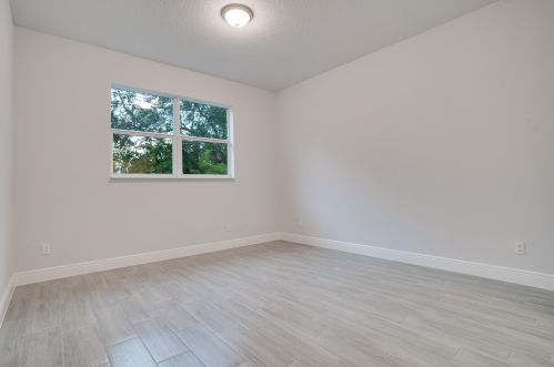 1871 Lewis St, Fort Pierce FL 34987-2083 exterior