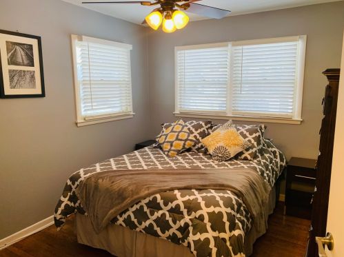 1316 Ash St, Waukegan IL 60085-1832 exterior