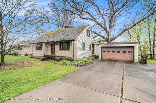 6421 Lake Dr, Haslett, MI 48840-8931