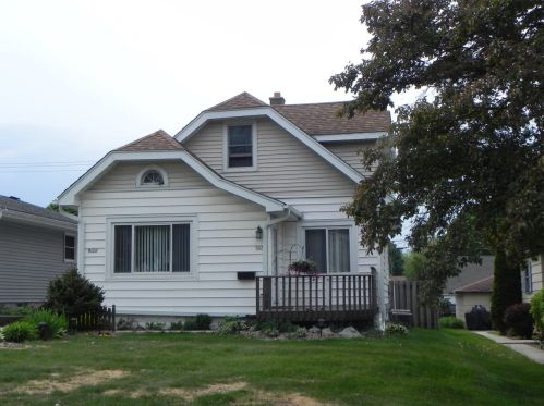 927 101st St, Milwaukee, WI 53214-2507