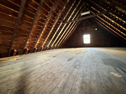 3225 Hackett Ave, Milwaukee WI 53211-3140 exterior