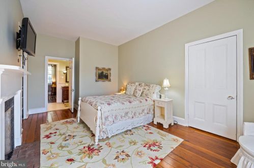 1016 Clinton St, Philadelphia PA 19107-6017 exterior