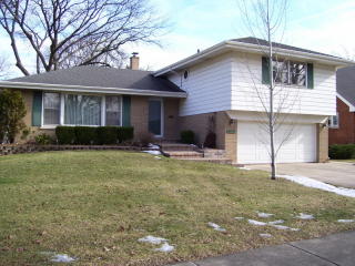 877 Euclid Ave, Elmhurst, IL 60126-4826