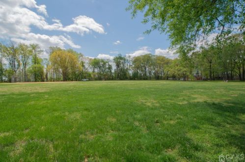 35 Crestwood Ave, Edison NJ  08817-5508 exterior