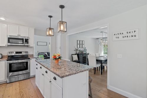 5 Spillway Ln, Concord NH 03301-8303 exterior