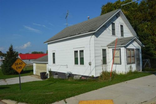 190 State St, Iola, WI 54945-9513