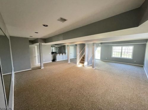 3 Bakley Ter, Town Center NJ 07052-2169 exterior