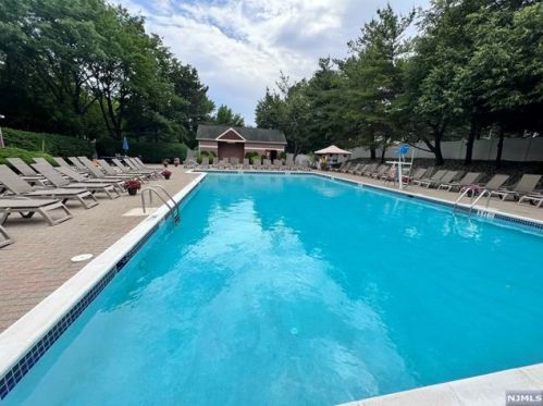 202 Nelson Ct, Edgewater NJ  07020-1631 exterior