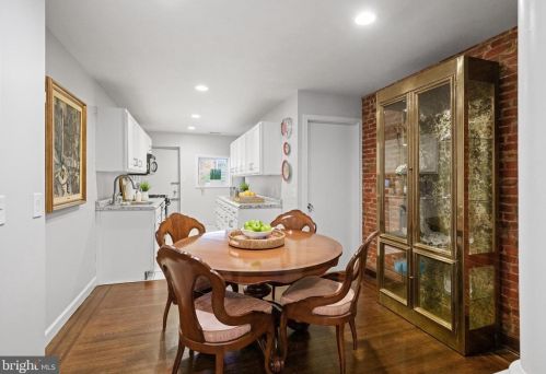 2455 Carpenter St, Philadelphia PA 19146-3907 exterior