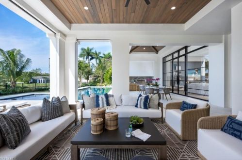 700 Tamarind Ct, Naples FL 34119 exterior