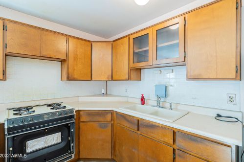 1221 Cinnabar Ave, Phoenix AZ 85020-1816 exterior