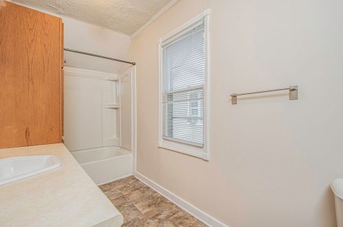 1636 Kalamazoo Ave, Grand Rapids MI 49508-5536 exterior