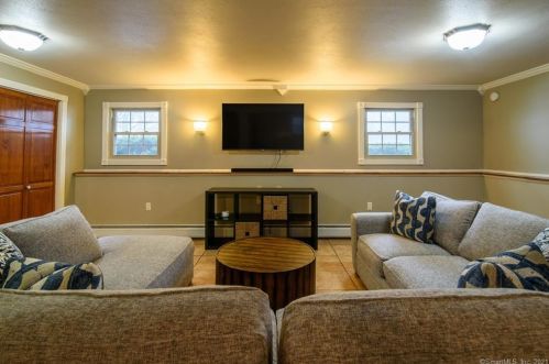 16 Seagrave St, Killingly CT 06239-4129 exterior