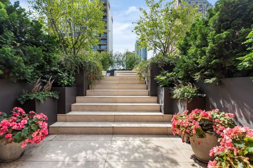 1521 State Pkwy, Chicago IL 60610-1613 exterior