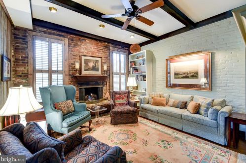 217 6 St, Washington DC 20003-1135 exterior