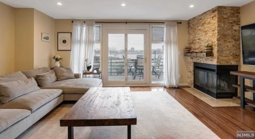 4 Grand Cove Way, Edgewater, NJ 07020-7220