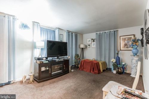 206 Elkinton Ave, Chester, PA 19013-4904