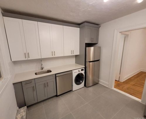 16 4 St, Mount Vernon NY 10550-4209 exterior