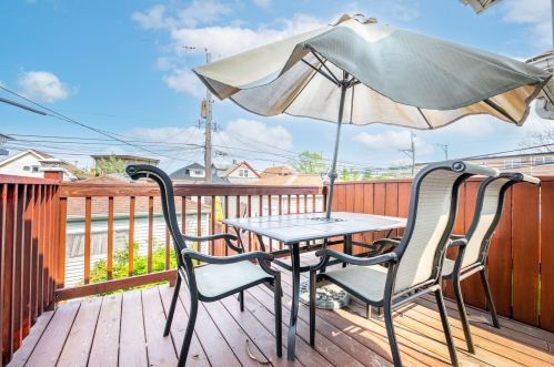 5833 Whipple St, Chicago IL 60659-3708 exterior