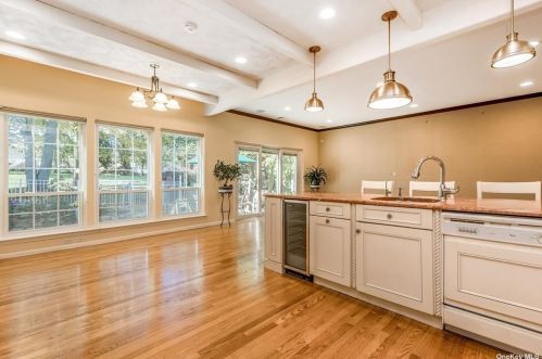 206 Windwatch Dr, Hauppauge NY 11788-3349 exterior