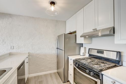 5592 27, Milwaukee WI 53221-4106 exterior