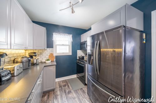 941 Northlawn St, Grand Rapids MI 49505-3717 exterior