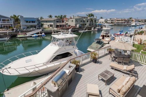 2251 Victoria Ave, Oxnard CA  93035-2931 exterior