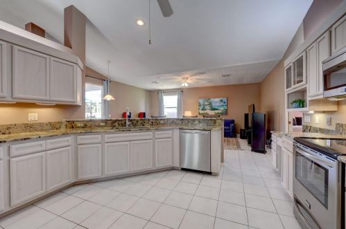 2885 Eagle Dr, Fort Pierce FL 34951-2374 exterior