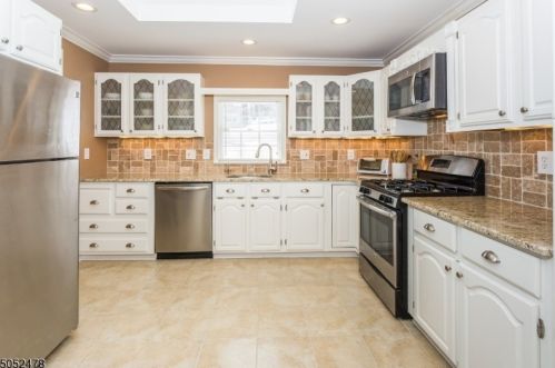 9 Brookside Dr, Rockaway NJ 07866-1029 exterior