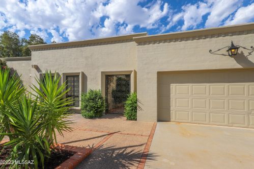 2791 Casas Cir, Tucson, AZ 85742-9771