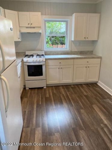 906 Sunset Ave, Point Pleasant Beach, NJ 08742-3527